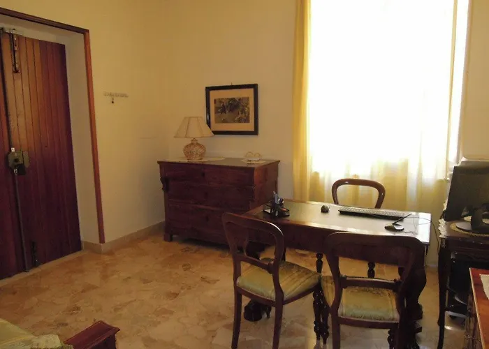 לינה וארוחת בוקר Sole E Mare 4*