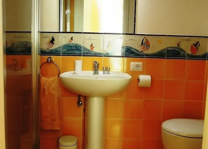 לינה וארוחת בוקר Sole E Mare 4*